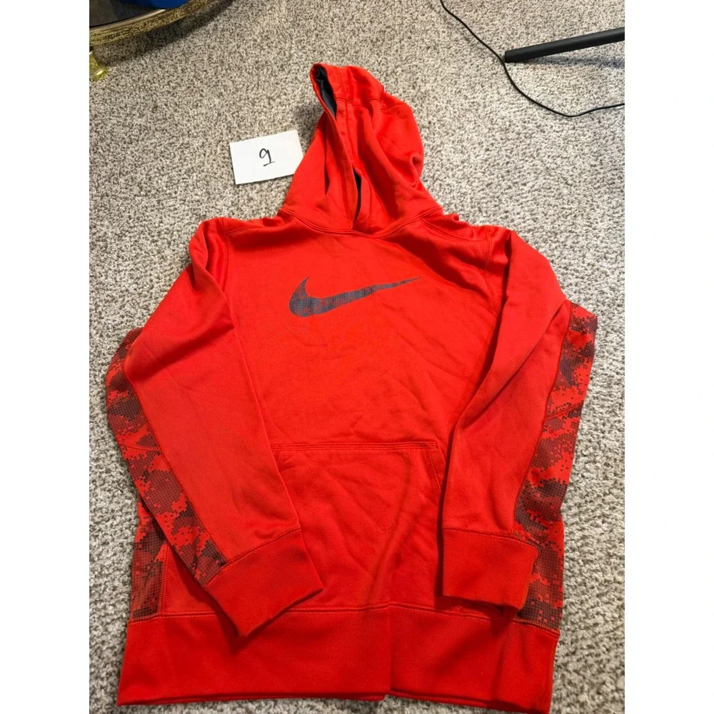 Nike Therma-FIT Hoodie Red Digital Camo Swoosh Pullover Boys XL Sweatshirt